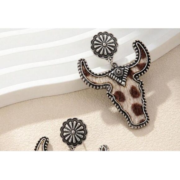 New Retro Cow Head Shaped Leopard Print Leather Earring - Picture 4 of 6